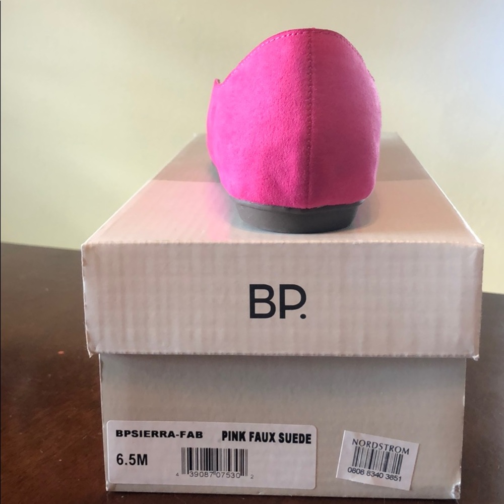 🆕NWT Hot pink BP. Faux suede Flats 6 1/2 runs big - Picture 6 of 8